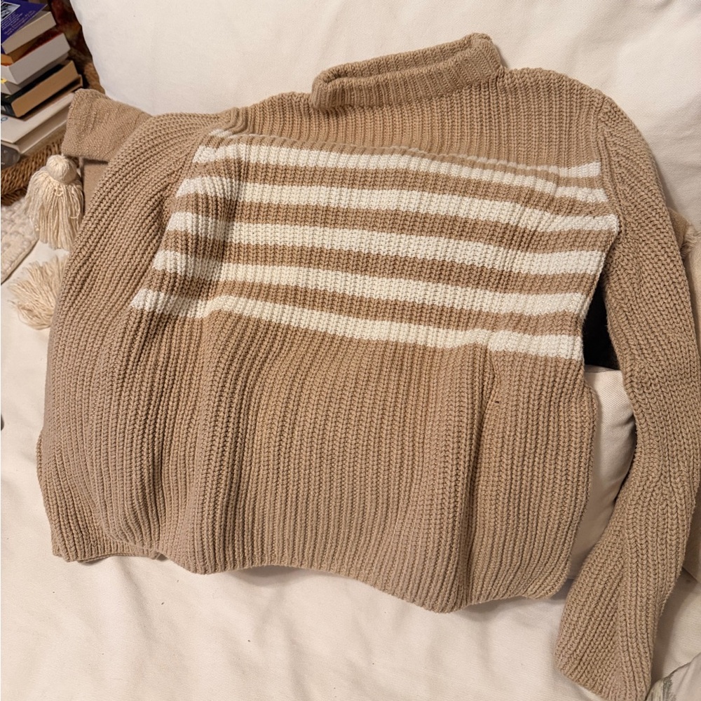 Gap Striped Tan and White Women's Sweater